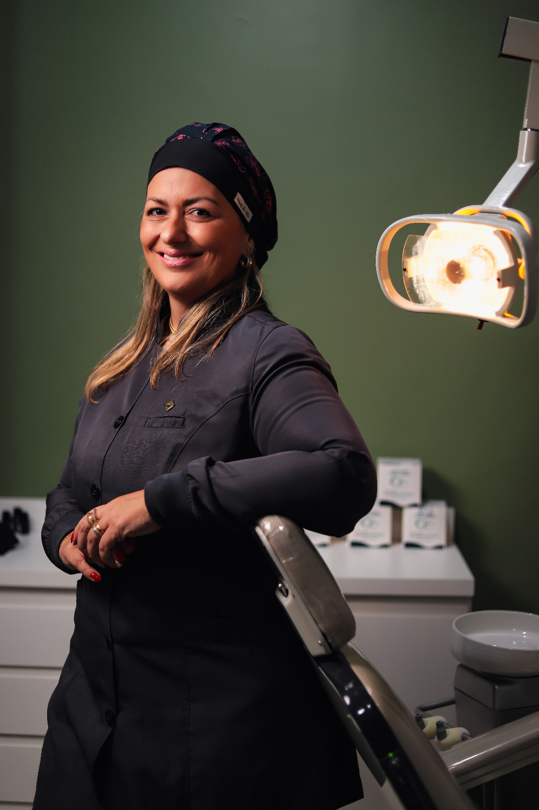 Dra. Lílian Abrão - Especialista em Próteses Dentárias em Viamão